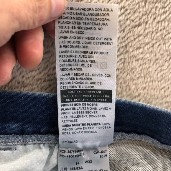 Signature By Levi Strauss Womens Lounge Shorts Size 14 Light Wash Denim Pull On - Picture 9 of 13